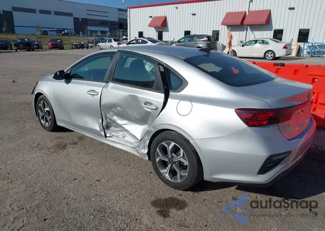 2019 Kia Forte Lxs z USA, uszkodzony, nr VIN 3KPF24AD9KE119236